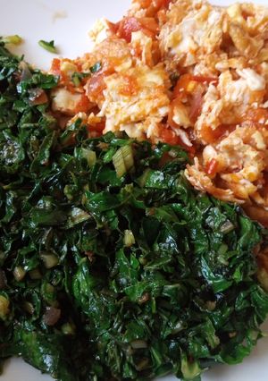 A picture of Fried Eggs with Spinach.