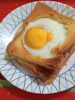 Una foto de Sándwich con huevo 🥚(en freidora de aire)