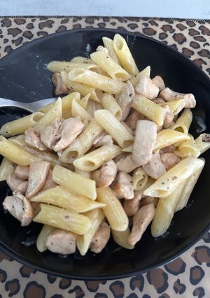 Una foto de ALMUERZO APTO SIBO - Fideos con pollo y crema