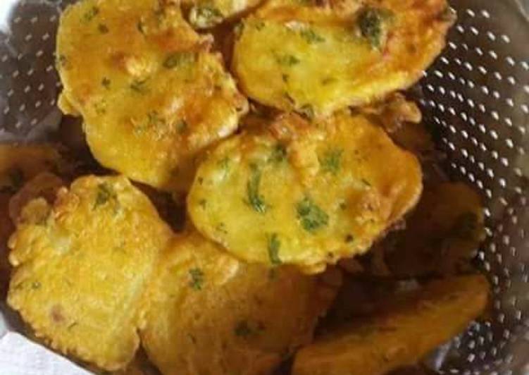 Steps to Make Award-winning Fried potatoes with coriander and onions