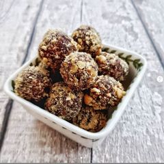 Date balls A picture of Date balls.
