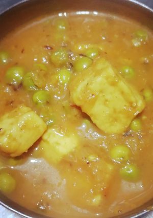 ढाबे जैसे मटर पनीर (Dhabe jaise matar paneer recipe in hindi) रेसिपी मुख्य फोटो