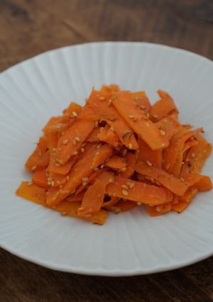 A picture of Carrot Gomamiso Kinnpira - Japanese #vegan.