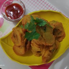 A picture of Batata vada.