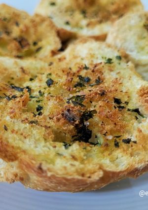 Una foto de Pan de ajo y perejil en airfryer