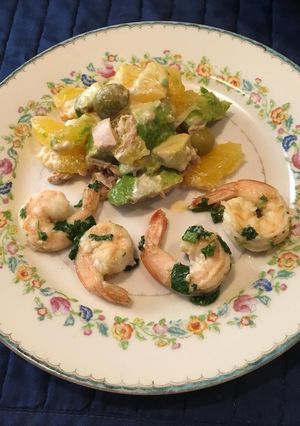 Una foto de Ensalada con naranja y atún
