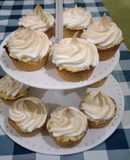 Mini tartas individuales de crema y merengue