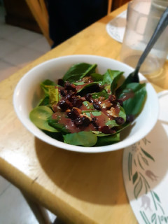 Una foto de Ensalada de espinaca