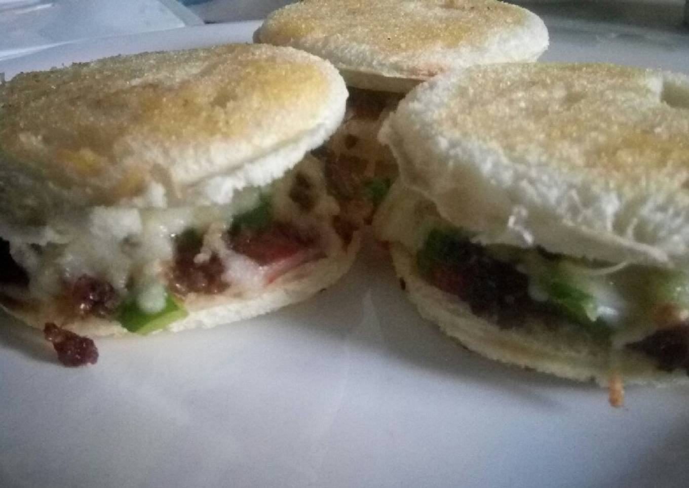 Minced meat and cheese bread burger