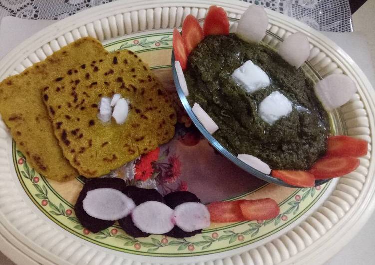 Sarso Ka saag with makki ki roti