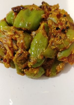 A picture of Green chilli in curd.