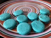 Una foto de macarons franceses