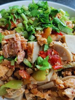 รูปของ คั่วไข่ใส่แหนมและหมูยอ