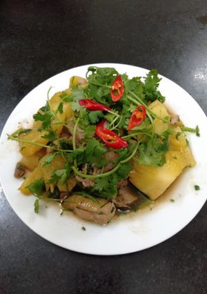 Hình của món Gà xào dứa.