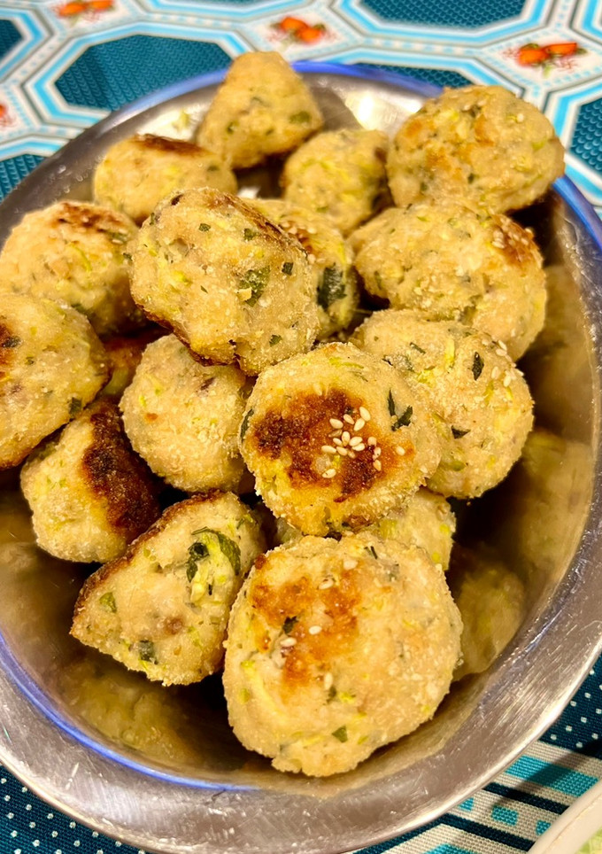 Una foto de Albóndigas pollo y zucchini