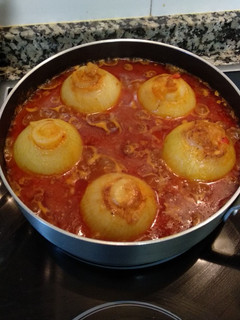 Una foto de Cebollas rellenas atún