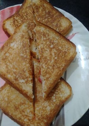 आलू टोस्ट (aloo toast recipe in Hindi) रेसिपी मुख्य फोटो