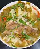 Đầu cá song nấu măng, lá giang