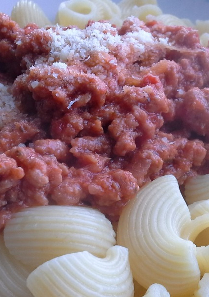 Una foto de Macarrones con boloñesa ibérica