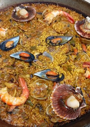 Una foto de Paella de marisco gallego del chiringuito “O Laño”