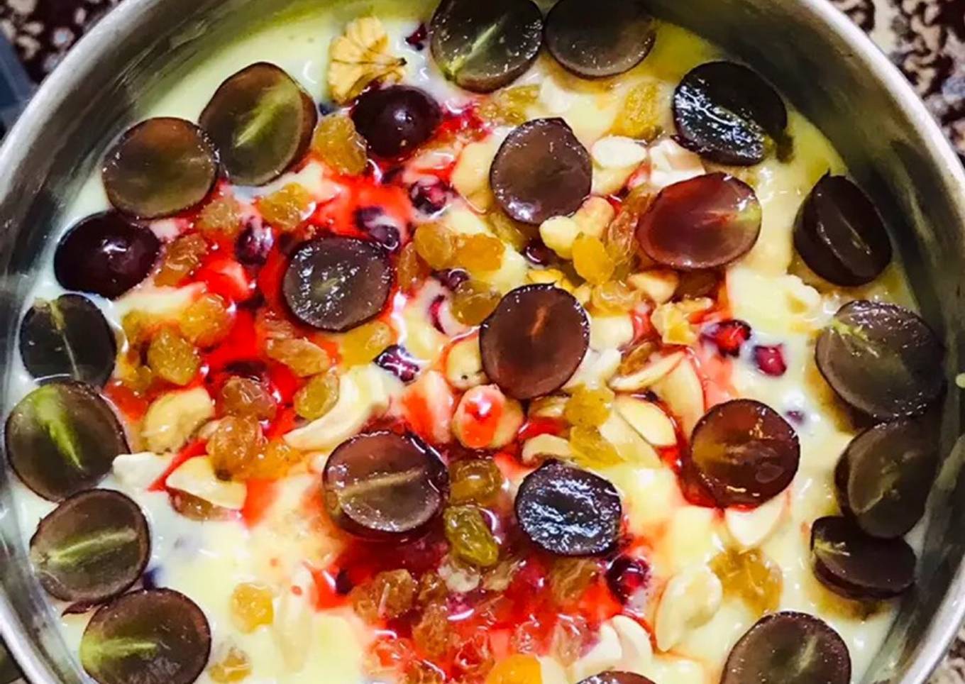 Fruits custard dessert