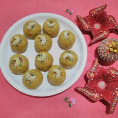 A picture of Besan laddu.