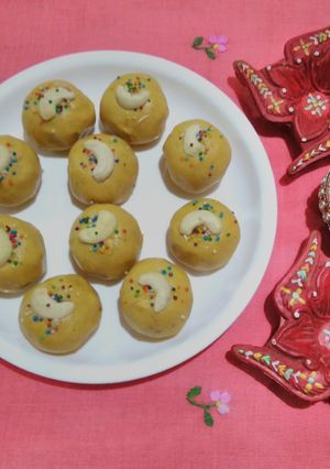 A picture of Besan laddu.
