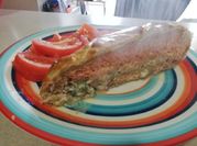 Una foto de salmon con nata y eneldo