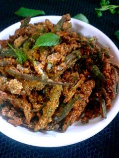 कुरकुरी चटपटी भिंडी फ्राय रेसिपी मुख्य फोटो