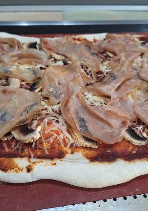 Une photo de Pizza mortadelle