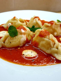 Foto di Culurgiones d'Ogliastra al sugo e fonduta di parmigiano