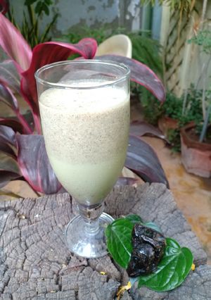 A picture of Dates and pan patta smoothie.