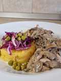 Carne de cerdo con champiñones y polenta