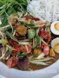 Som Tum (Papaya Salad with Pickled Crab and Fermented Fish Sauce)