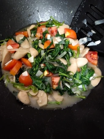 Langkah Mudah untuk Membuat Resep Tumis kangkung sosis saus tiram yang Sempurna Anti Ribet, Mantap Sekali