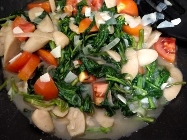 Langkah Mudah untuk Membuat Resep Tumis kangkung sosis saus tiram yang Sempurna Anti Ribet, Mantap Sekali