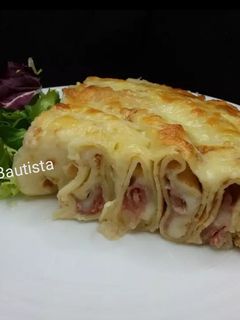 Una foto de Pastel de crepes salados