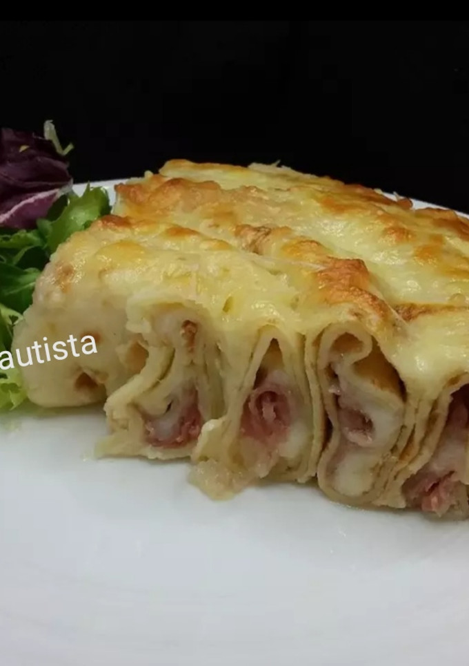 Una foto de Pastel de crepes salados