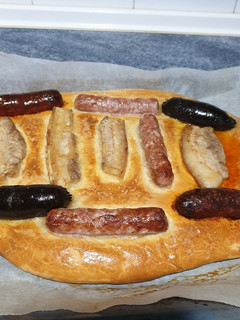 Una foto de Torta salada con embutidos