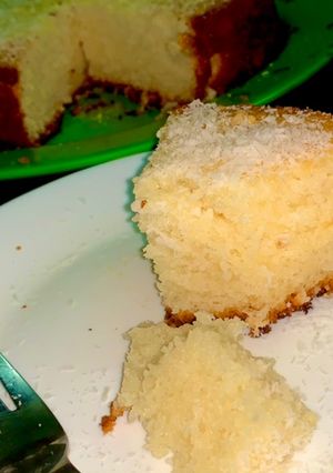 தேங்காய் கேக் (Thenkaai cake recipe in tamil) செய்முறை முக்கிய புகைப்படம்