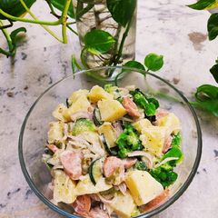A picture of Potato 🥔 Broccoli 🥦 Salad 🥗.