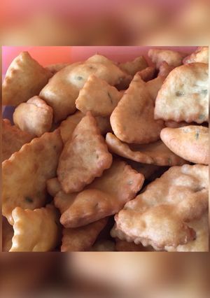 A picture of Puri with fennel seeds.