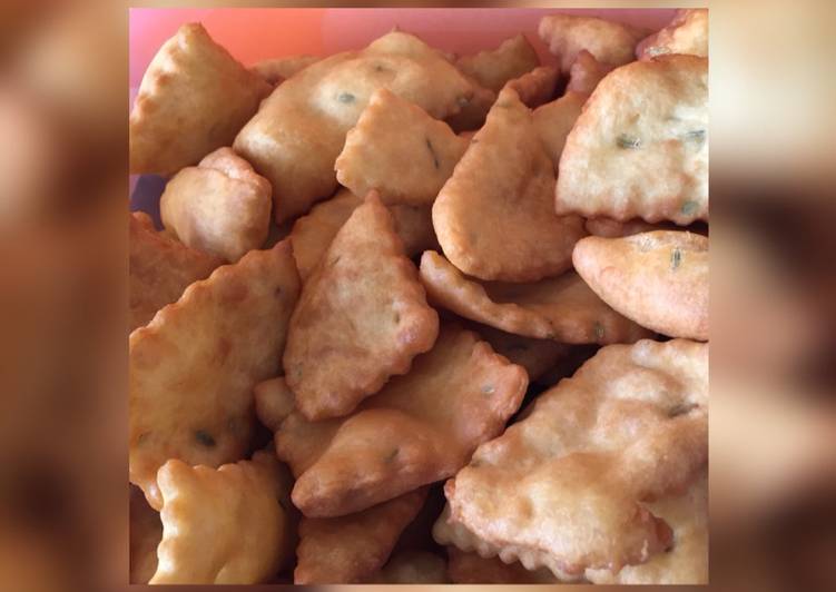 Puri with fennel seeds