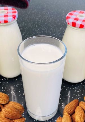 รูปของ นมอัลมอนด์ ช่วยลดน้ำหนัก ทำง่ายไม่ต้องต้ม Almond Milk (Plant Based/Vegan)
