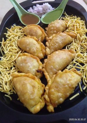 કોબીના ઘૂઘરા(kobi na ghughra in gujarati  recipe) રેસીપી મુખ્ય ફોટો