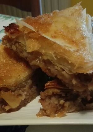 Foto di Placinta con le mele e noci con pasta fillo