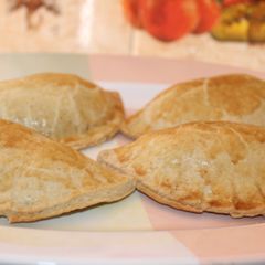 A picture of Baked meatpie dough.
