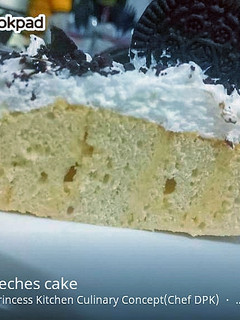 A picture of Tres leches cake.