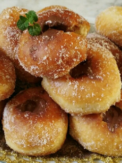 Una foto de Donuts rellenos de chocolate