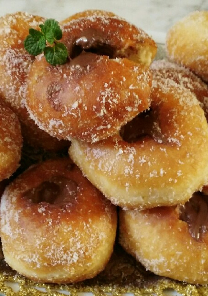 Una foto de Donuts rellenos de chocolate